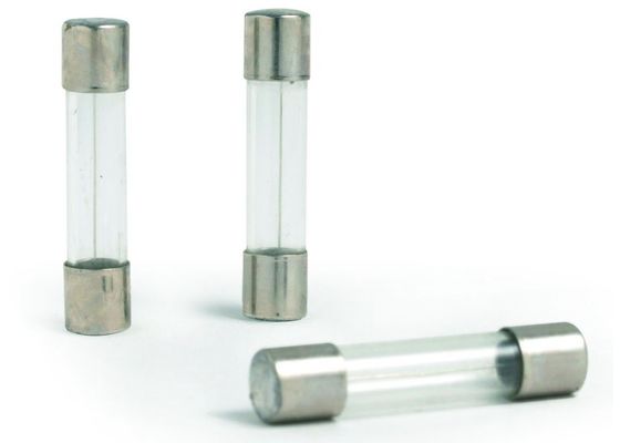 6.35x30mm zet de Snelle Slag Snelle de Glazen buiszekering 6.3Amp 250VAC 125VAC van de Acterenauto voor Gealigneerde PCB de Klem van de Zekeringshouder op