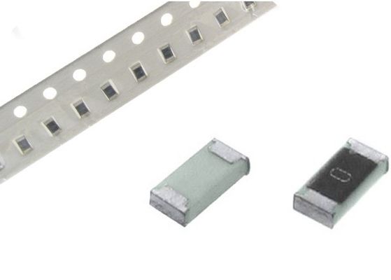 1.6x0.8x0.8mm CQ06LF Type zet Ceramische Zekering 0603 van de Patroonspaander 3 Ampère 32Vdc Snelle Acterenoppervlakte Zekering op