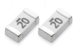 CQ12LI type 3216 Hoge Huidige Oppervlakte zet Ceramische Zekering 3.1×1.6mm 24V 63V 10A-30A van de Apparatenpauze op