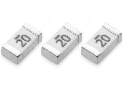 CQ12LI type 3216 Hoge Huidige Oppervlakte zet Ceramische Zekering 3.1×1.6mm 24V 63V 10A-30A van de Apparatenpauze op
