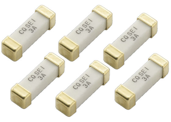 De Oppervlakte van het verlichtingssysteem 10.1x3.1x3.1 mm zet Zekering 1032 250V 3A SEI 003 van de Apparaten Ceramische Langzame Slag met Geplateerd Goud op